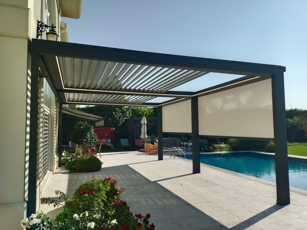 Havuz kenarı biyoklimatik pergola uygulaması