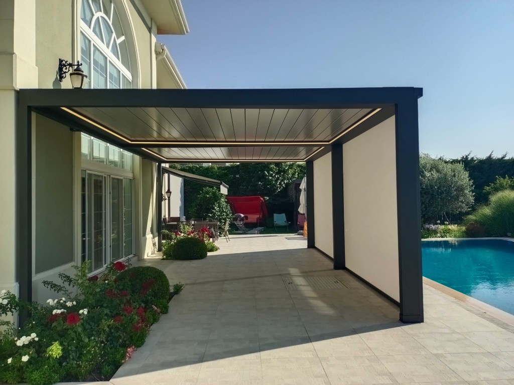 Havuz başı biyoklimatik pergola LED aydınlatmalı