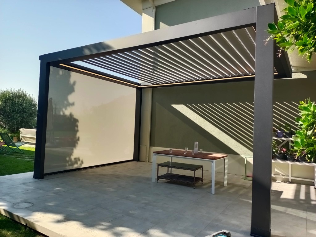 Zip perdeli biyoklimatik pergola
