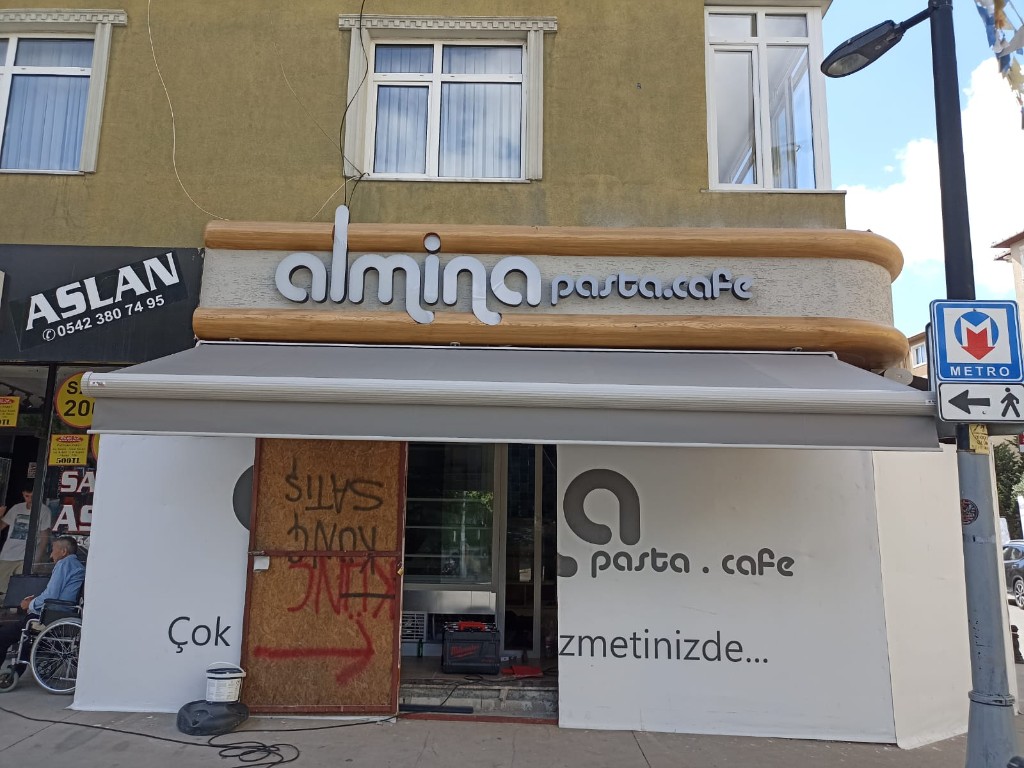Almina Pasta Cafe mafsallı tente uygulaması