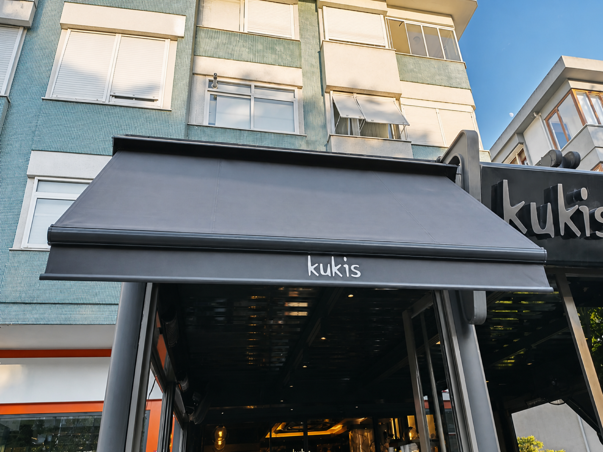 Mafsallı Tente — kukis kafe cephesi