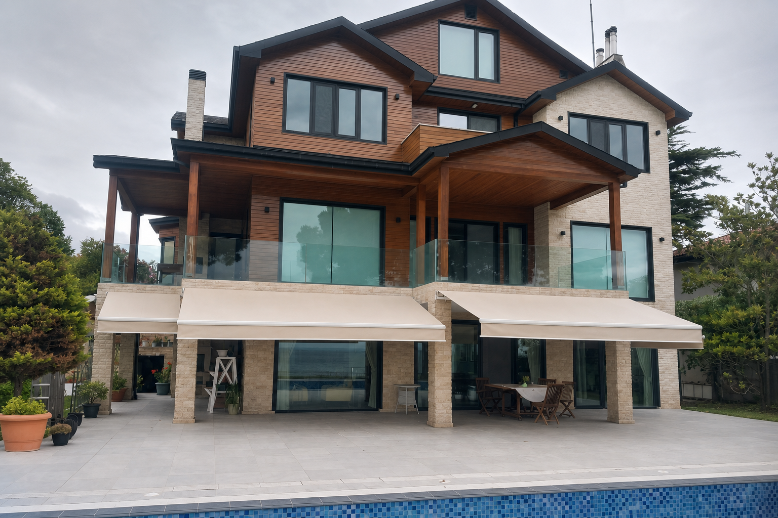 Mafsallı Tente — villa havuz kenarı uygulaması